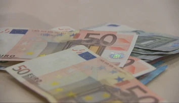 Tisícom Slovákov už čoskoro prídu extra peniaze. Tu sú termíny, kedy ich môžu očakávať
