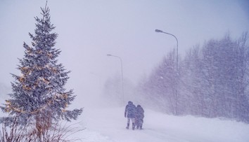 FOTO: Extrémne počasie v Európe: Silný vietor a sneh si vyžiadali aj obete