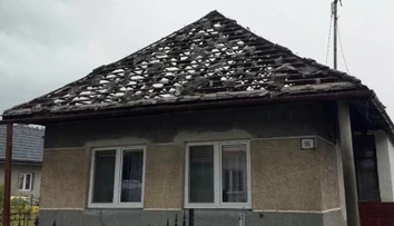 Po búrkach Slováci riešia poškodené strechy. Toto nerobte, hrozí pokuta až 3 000 eur
