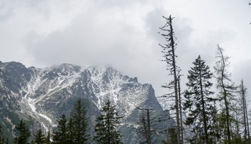 V Tatrách panujú zimné podmienky. Niekde napadlo aj pol metra snehu