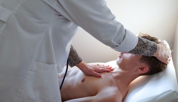 Dlhý kašeľ ignoroval mesiace. Nakoniec mu zistili vážnu chorobu