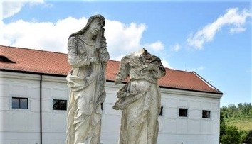 Soche Ježiša Krista odtrhol hlavu. Neznámy vandal poškodil mimoriadne vzácnu sochu na Červenom Kameni