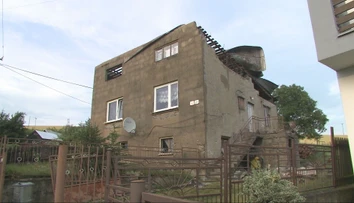 Strechu im zobralo priamo sponad hláv. Ničivá búrka po sebe nechala spustošené mesto