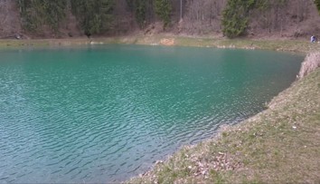 Každú jar žiari a láka návštevníkov z celého Slovenska. Tajch očaruje smaragdovou hladinou