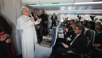 Pápež Lev XIV. prezradil svoj zážitok z vojny na Blízkom východe. Dodnes má pri sebe vzácnu fotku