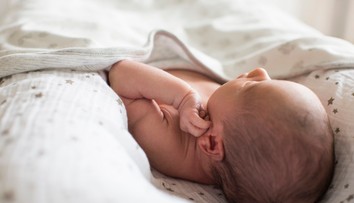 Rodí sa menej chlapcov než dievčat. Vedci objasnili, čo za tým stojí