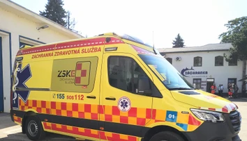 Vodička pri parkovaní v Košiciach zrazila na chodníku dieťa, utrpelo vážne zranenia