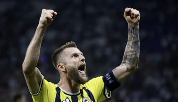 VIDEO: Šokujúce momenty v baráži Ligy majstrov. Súboj Greifa proti Škriniarovi skončil bitkou v tuneli