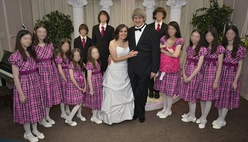 Mali ich týrať aj mučiť hladom. Sudca zakázal rodičom kontaktovať svojich 13 detí