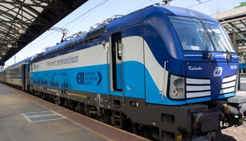 Vlakom sa už do Prahy najbližšie mesiace len tak nedostanete. Z rýchlika budete presadať na autobus