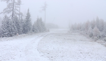 Slovenské svahy budú onedlho biele. Tieto zjazdovky už začali zasnežovať