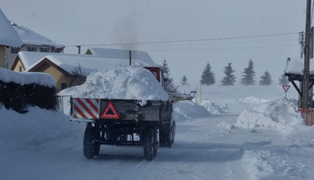 Chvíľu to vyzeralo na biele peklo. Ľudí pod Tatrami potrápila fujavica