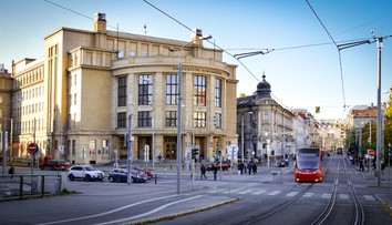 Na dištančné vyučovanie prechádza 32-tisíc študentov v Bratislave, pridávajú sa aj iné mestá