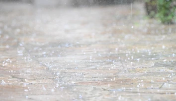 Na Slovensko konečne dorazil dážď. Sucho však podľa meteorológov nekončí