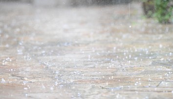 Na Slovensko konečne dorazil dážď. Sucho však podľa meteorológov nekončí