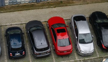 Muž nechal auto na tom istom mieste sedem rokov. Prišla mu závratná pokuta s bizarným odôvodnením