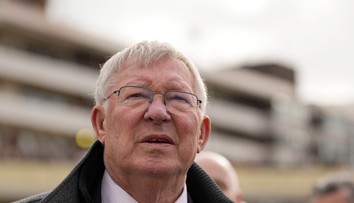 Legendárneho Fergusona hospitalizovali. Zle mu prišlo na Old Trafford