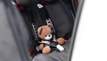 Fatálna chyba opatrovateľky. Keď si uvedomila, že v rozpálenom aute zabudla dieťa (†2), bolo už neskoro