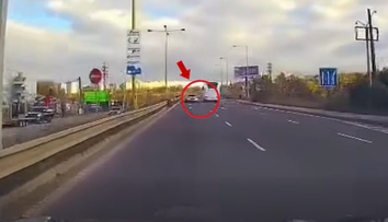 VIDEO: Nebezpečná jazda v Košiciach. Vodič v protismere narazil na policajtov, výhovorky mu nepomohli