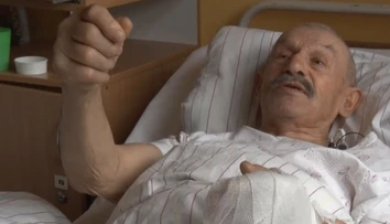 Uštipla ho vretenica. Zobral ju do tašky a vytiahol u lekárky