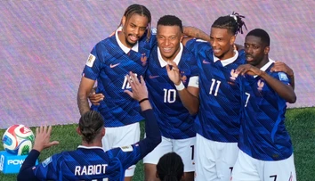 Paraguaj zaparkoval autobus, zlomil ho až pokutový kop. Mbappé dorovnal Messiho