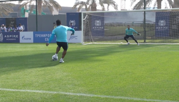 Hulk dostal penaltovým trikom spoluhráčom do kolien. Platil by gól v zápase?