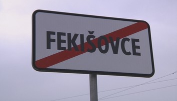 Vo Fekišovciach je opäť rušno: Niekto vraj ukradol dôležitú tabuľu