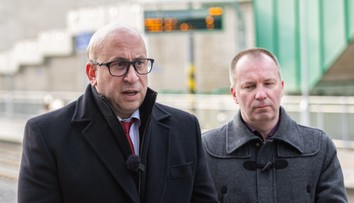 Pred „grilovaním“ v parlamente uprednostnil strihanie pásky. Ráž neprišiel na výbor o problémoch na železniciach