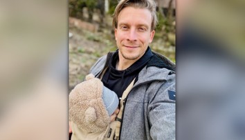 Jeho 11-mesačný syn bojoval s horúčkami a modral. Polícia mala Juraja Baču zdržať v najhoršej chvíli