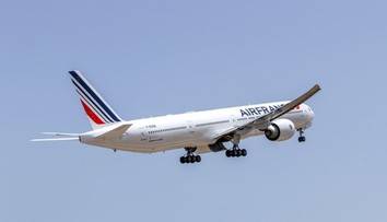 Repatriačný let sa musel otočiť uprostred misie. Na oblasť mierili rakety