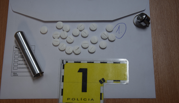 Biznis so zakázanými látkami v leopoldovskej väznici. Zadržali pedagóga aj jeho komplicov