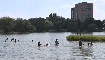 Vo vode objavili nebezpečné sinice. Na obľúbenom jazere okamžite zakázali kúpanie