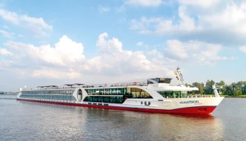 Silvestrovať mali v Bratislave, namiesto toho ostali uväznení na palube. Výletná loď uviazla v Maďarsku na Dunaji