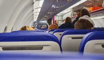 Pár zažil horor na palube lietadla. Na sedadlo vedľa nich umiestnili telo mŕtvej pasažierky