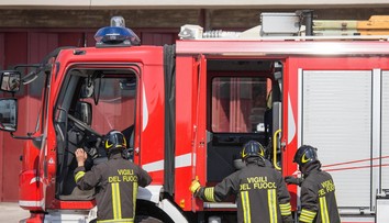 Vo Veľkých Levároch horel rodinný dom, štyria ľudia skončili v nemocnici