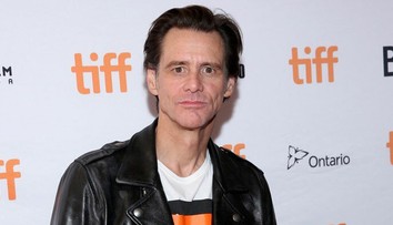 Vychudnutý Jim Carrey. Je z neho len kosť a koža