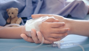 Chlapca bolela ruka po rodinnej dovolenke. O deň neskôr bol mŕtvy