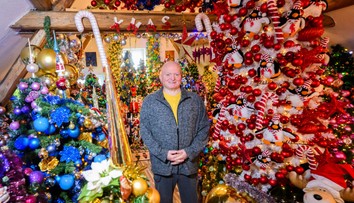 FOTO: Nový svetový rekord. Manželia majú doma 621 vianočných stromčekov