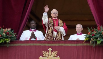 Pápež v požehnaní Urbi et Orbi apeloval na dialóg medzi Ruskom a Ukrajinou