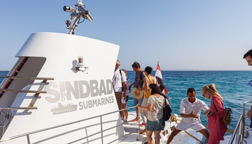 VIDEO: Keď sa začali ponárať, poklop bol stále otvorený. Turista zachytil na kameru chaos na ponorke v Hurghade