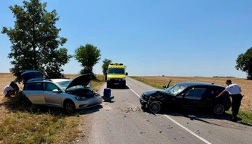 Zrážka dvoch áut pri Zlatých Moravciach. Zasahoval vrtuľník, medzi zranenými majú byť aj deti