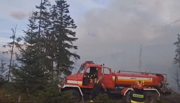 Slovensko vyschlo a stačí malá iskra. Hasiči bojujú s požiarmi na viacerých miestach