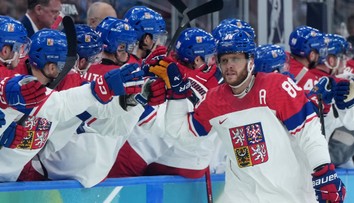 Ak chceš zdolať Kanadu, musíš skúsiť všetko. Česká hviezda vysvetľuje, ako naši susedia oblafli rozhodcov aj súpera