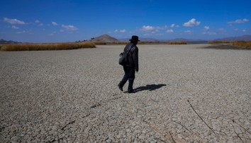 FOTO: Jedno z najpopulárnejších jazier sveta vysychá. Hladina klesla pod kritickú úroveň