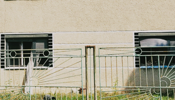 FOTO: Rodinným domom v Brezne otriasol výbuch, jeden zranený skončil v nemocnici