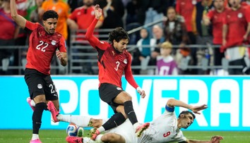 Egypt sa raduje z postupu, no škvrnou je zranenie najväčšej hviezdy. Irán musí čakať na vývoj skupín