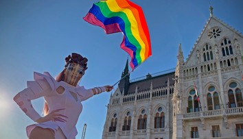 Tisíce ľudí protestovali v Maďarsku proti zákazu "propagácie" homosexuality