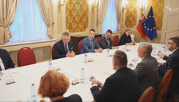 Bez súhlasu miest a obcí veterné parky na Slovensku nevzniknú. Zástupcovia samospráv zo Zemplína sa stretli s Ficom