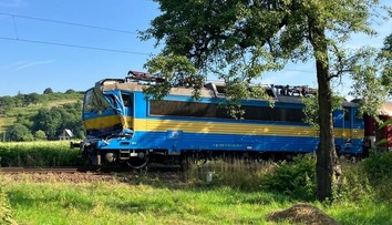 Zrážku s vlakom zapríčinil turecký vodič kamióna. Polícia ho zadržala