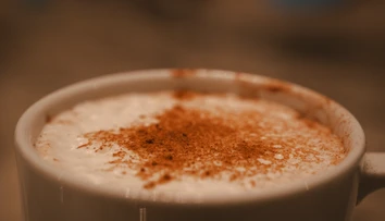 Dávate si do kávy škoricu? Toto sa môže stať, ak ju budete piť každý deň